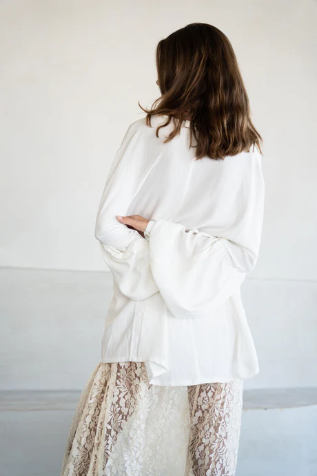 Blusa oversize dalla silhouette fluida 