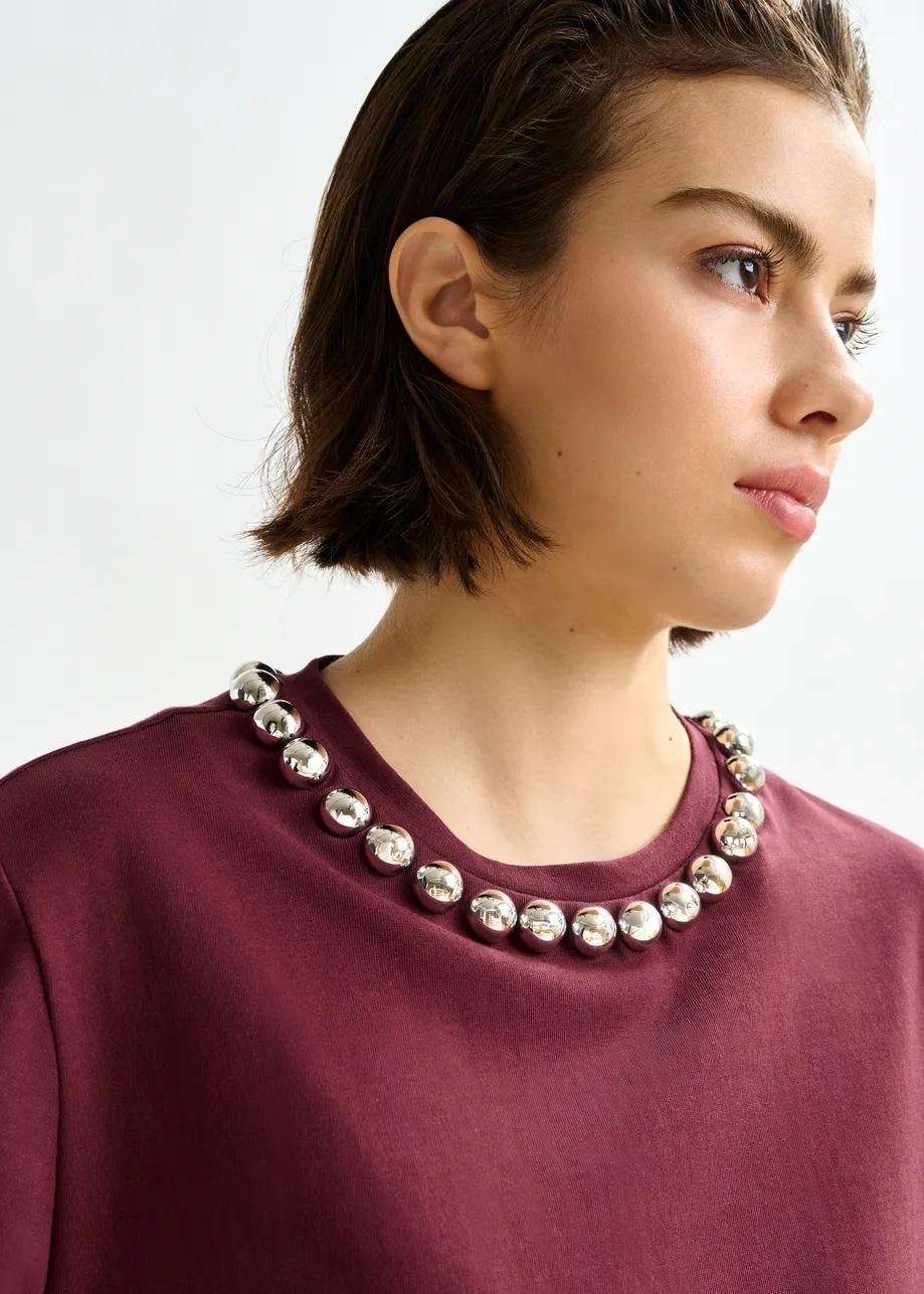 T-shirt in cotone bordeaux e argento con decorazioni metallizzate tipo perla INTENSO002 ESSENTIEL