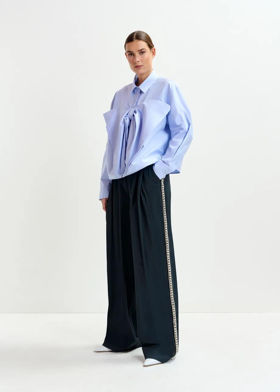 Camicia in misto cotone azzurra con fiocco IBOW022 ESSENTIEL