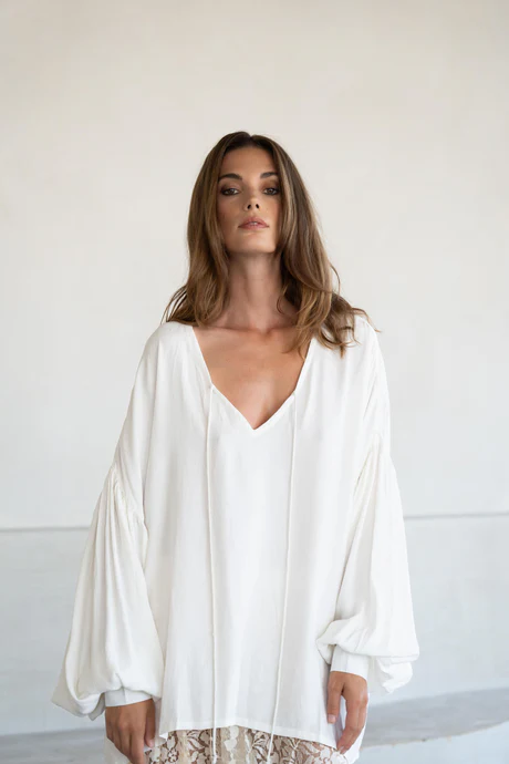 Blusa oversize dalla silhouette fluida 