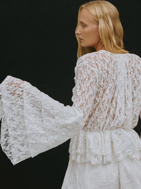 camicia in pizzo dalla silhouette morbida 