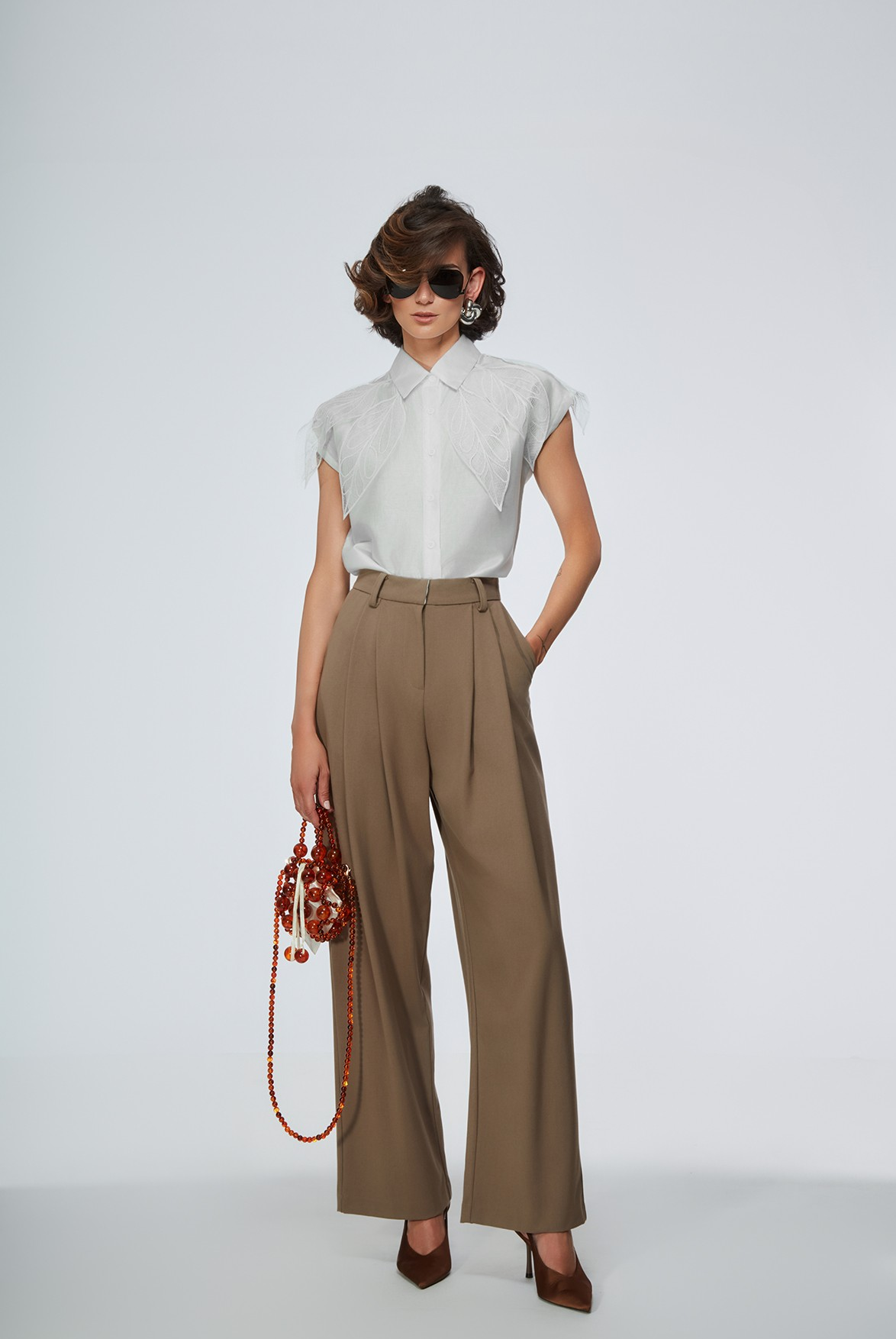camicia con ricami 