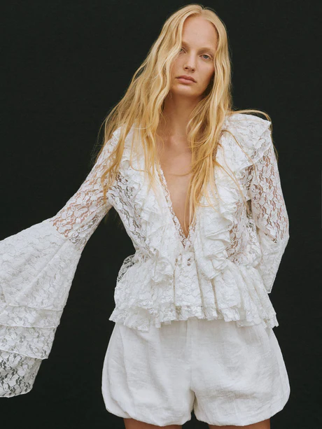 camicia in pizzo dalla silhouette morbida 