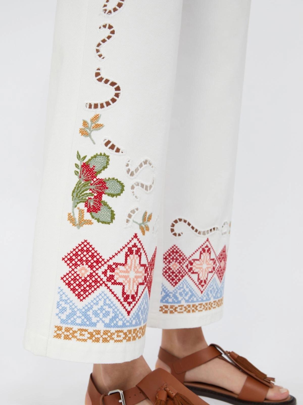 jeans palazzo con ricamo 