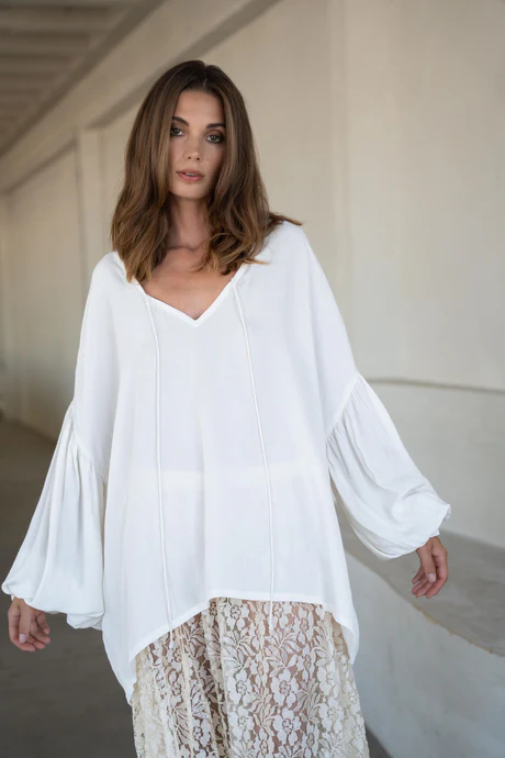 Blusa oversize dalla silhouette fluida 