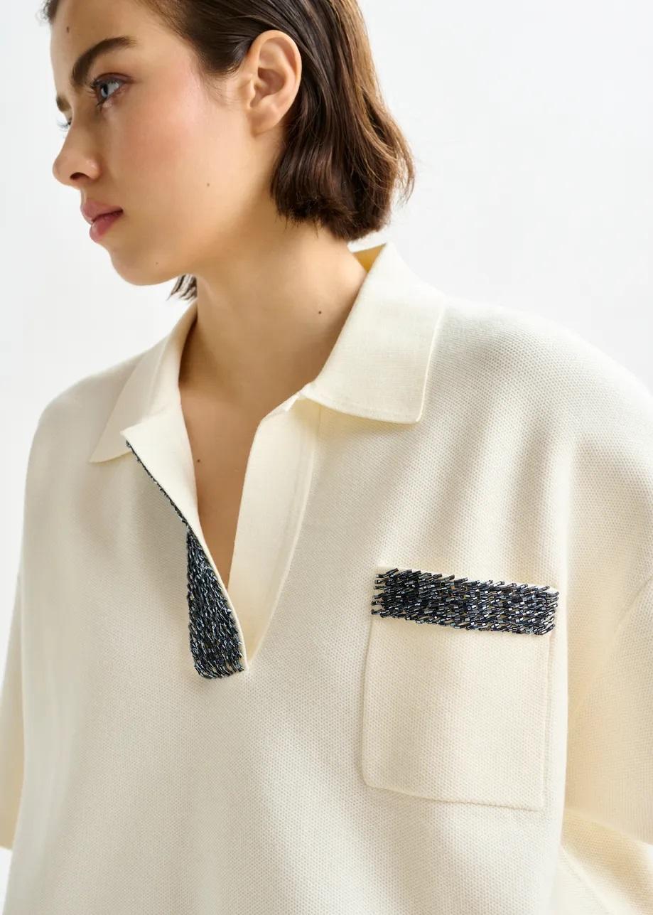 Top a polo bianco sporco e grigio con decorazioni di paillettes e perline INTERNATIONNAL005 ESSENTIEL