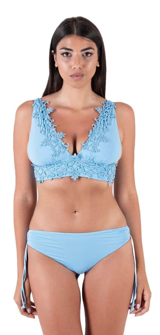 brassiere con macrame celeste 