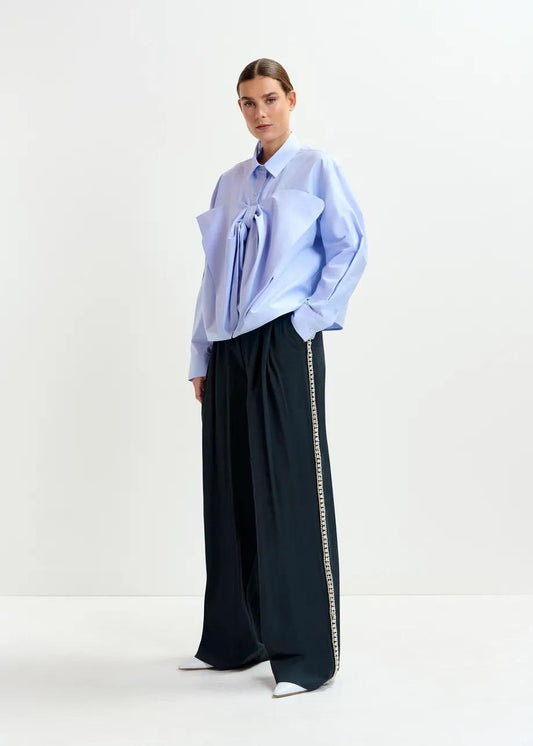 Camicia in misto cotone azzurra con fiocco IBOW022 ESSENTIEL